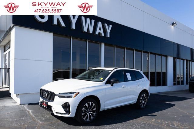 Used 2023 Volvo XC60 B5 Plus image 1