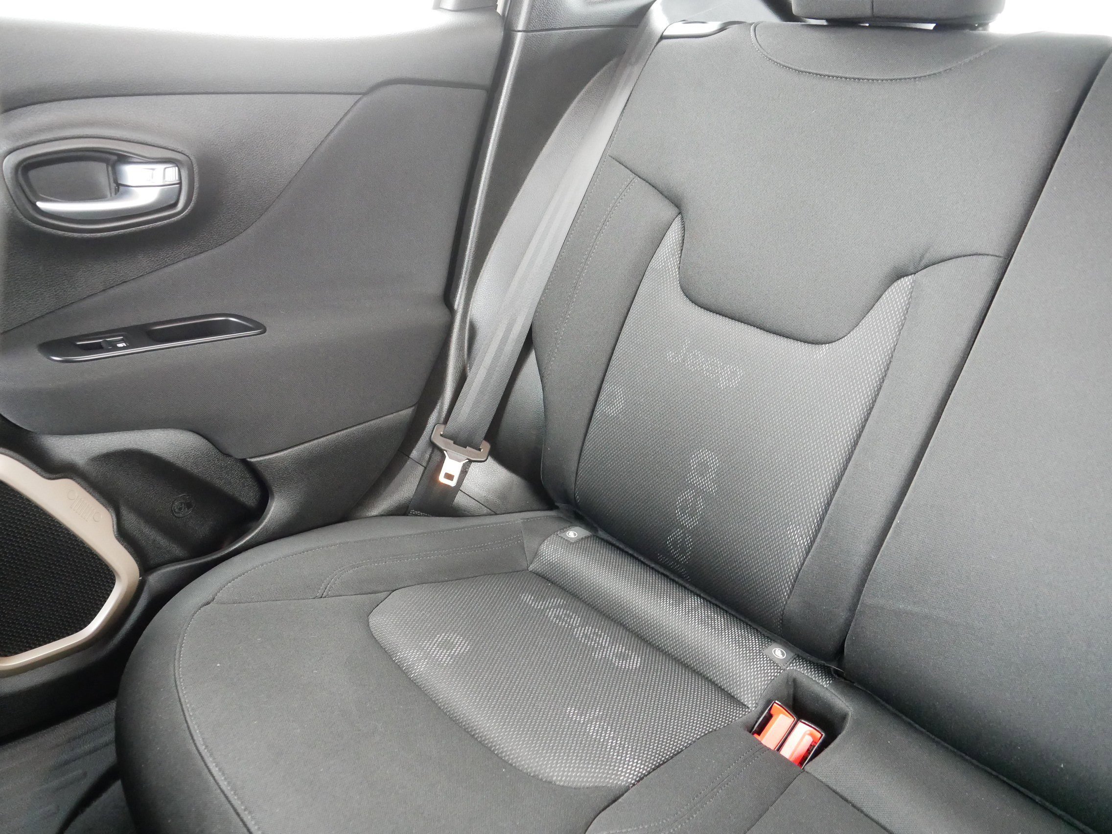 Used 2017 Jeep Renegade Latitude w/ Cold Weather Group image 12