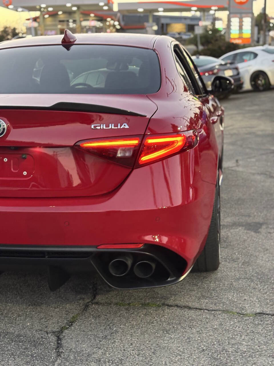 Used 2018 Alfa Romeo Giulia Quadrifoglio w/ Driver Assist Dynamic Package image 32