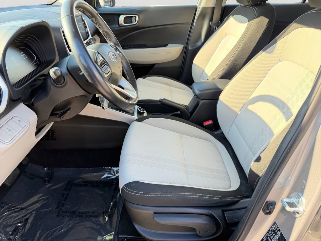 Used 2023 Hyundai Venue SEL image 23