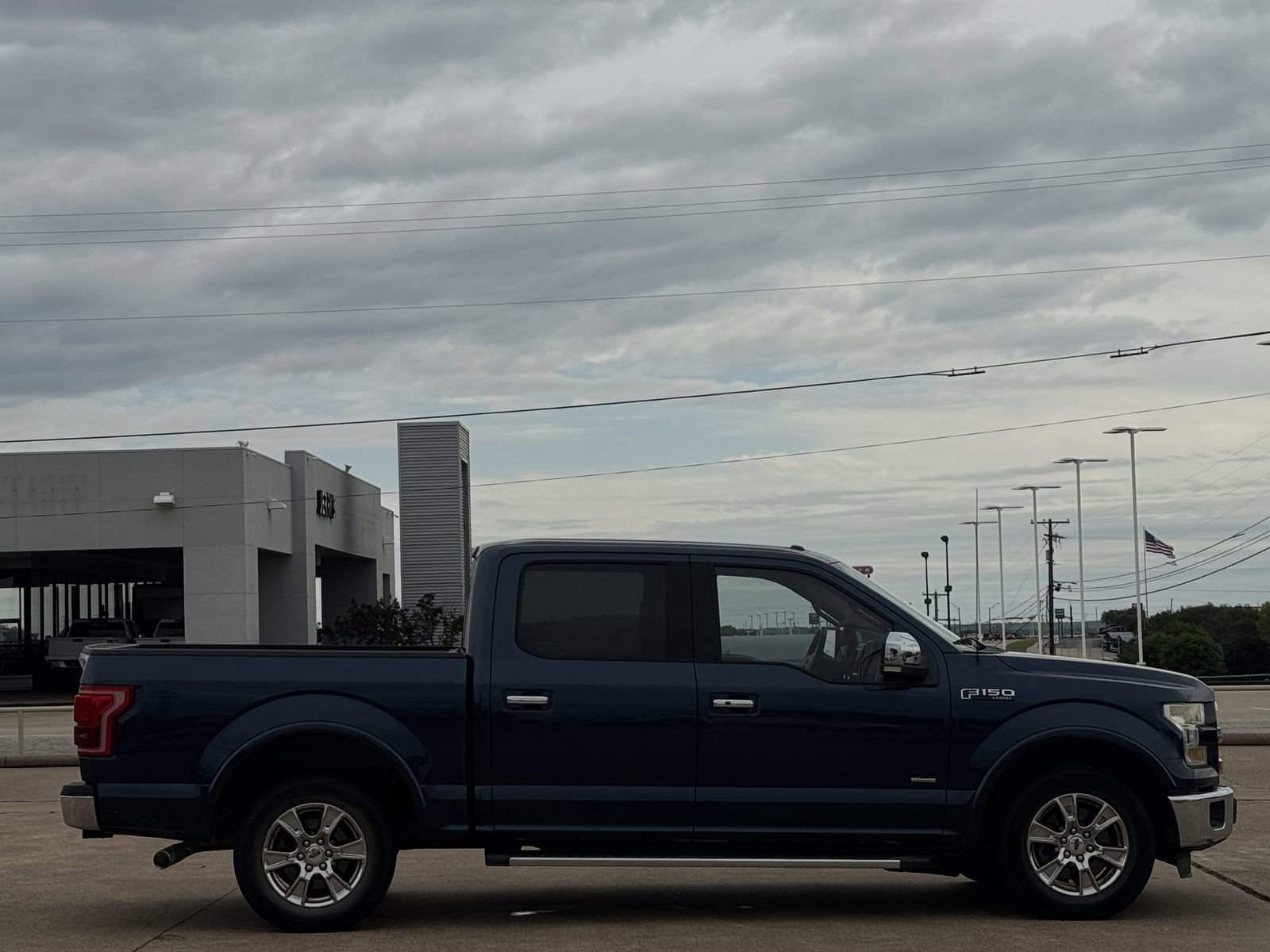 Used 2015 Ford F150 Lariat RWD image 3