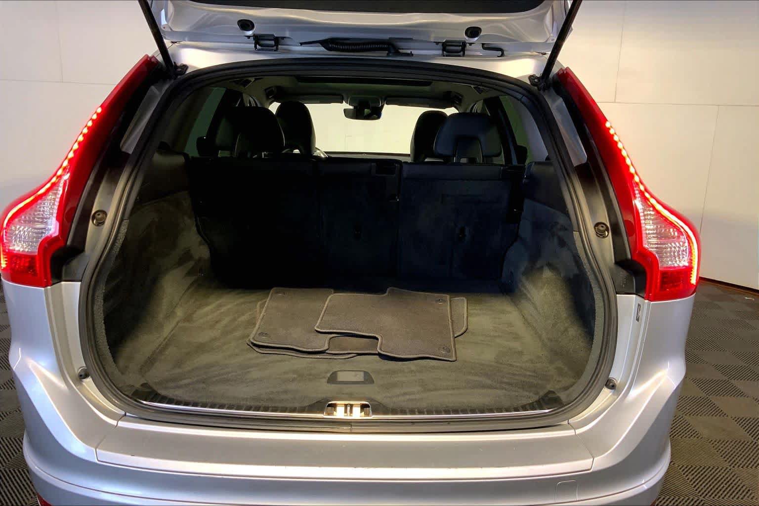 Used 2015 Volvo XC60 T6 AWD/4WD image 34