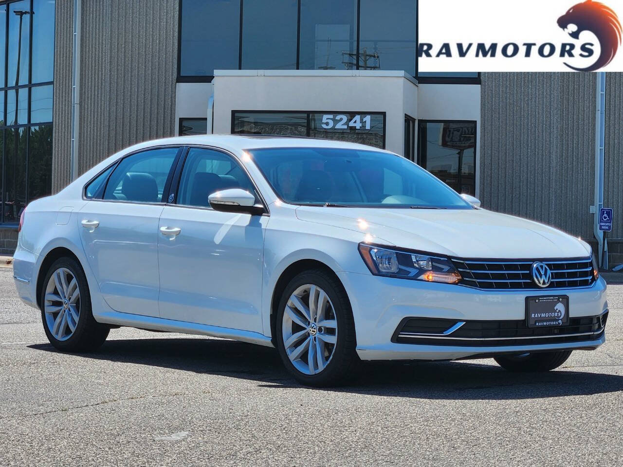 Used 2019 Volkswagen Passat 2.0T Wolfsburg w/ Wheels & Sunroof Package FWD image 1