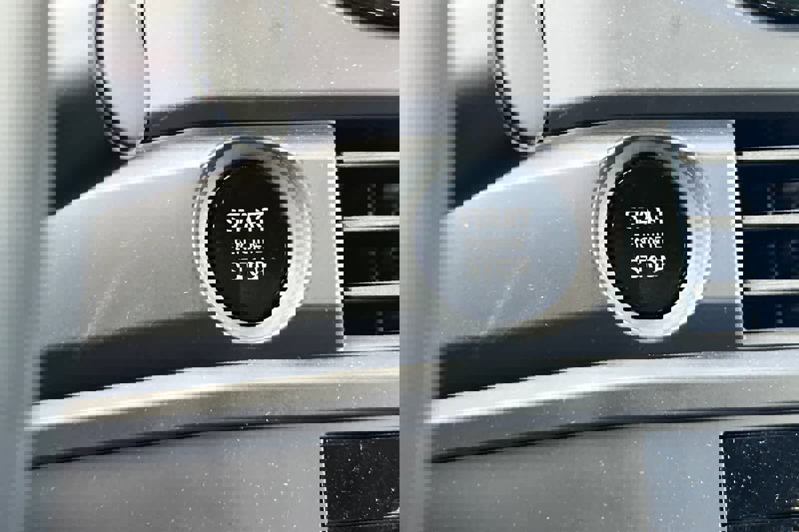 Used 2025 Nissan Pathfinder S image 25