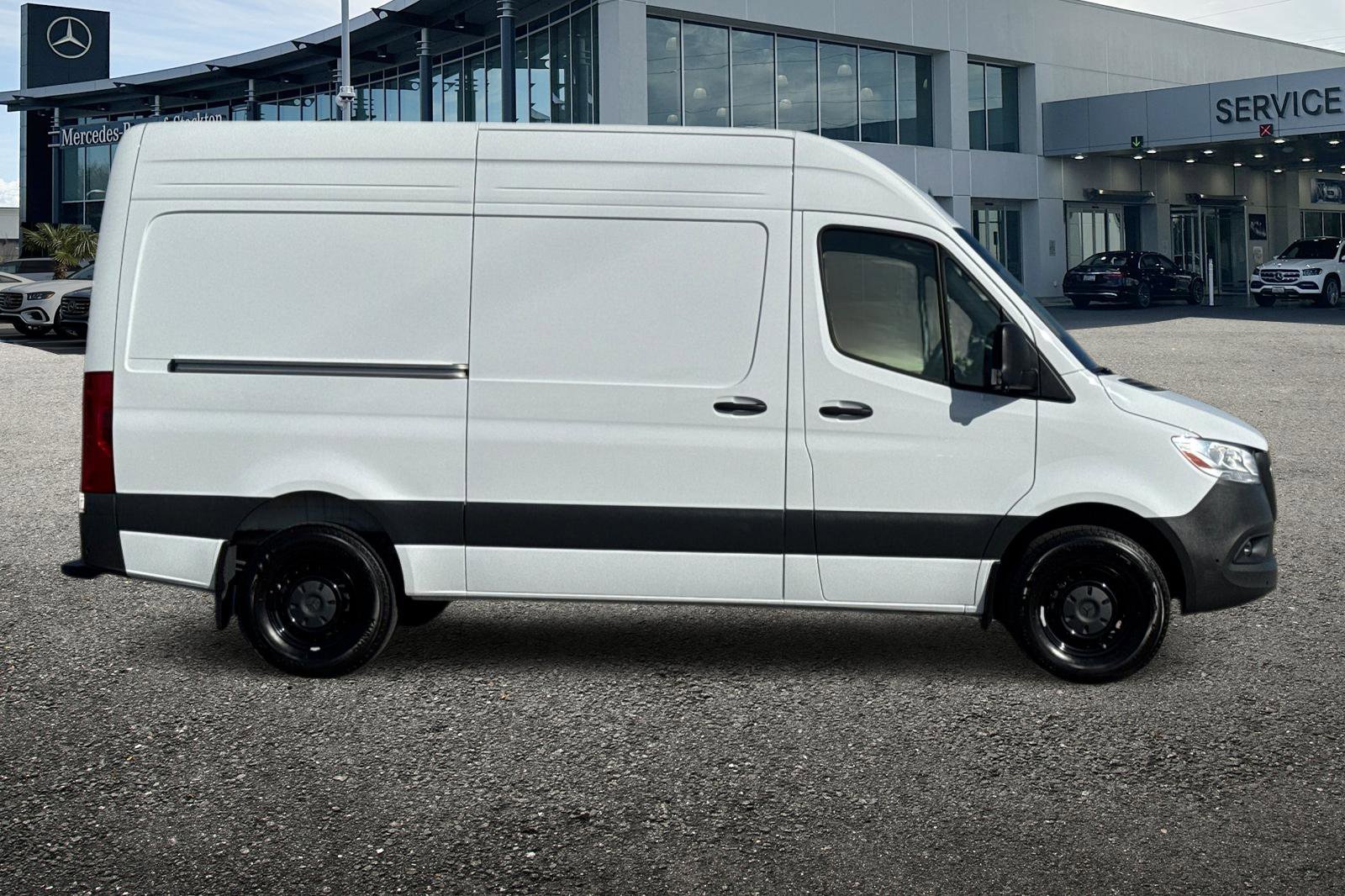 Used 2025 Mercedes-Benz Sprinter 2500 image 3
