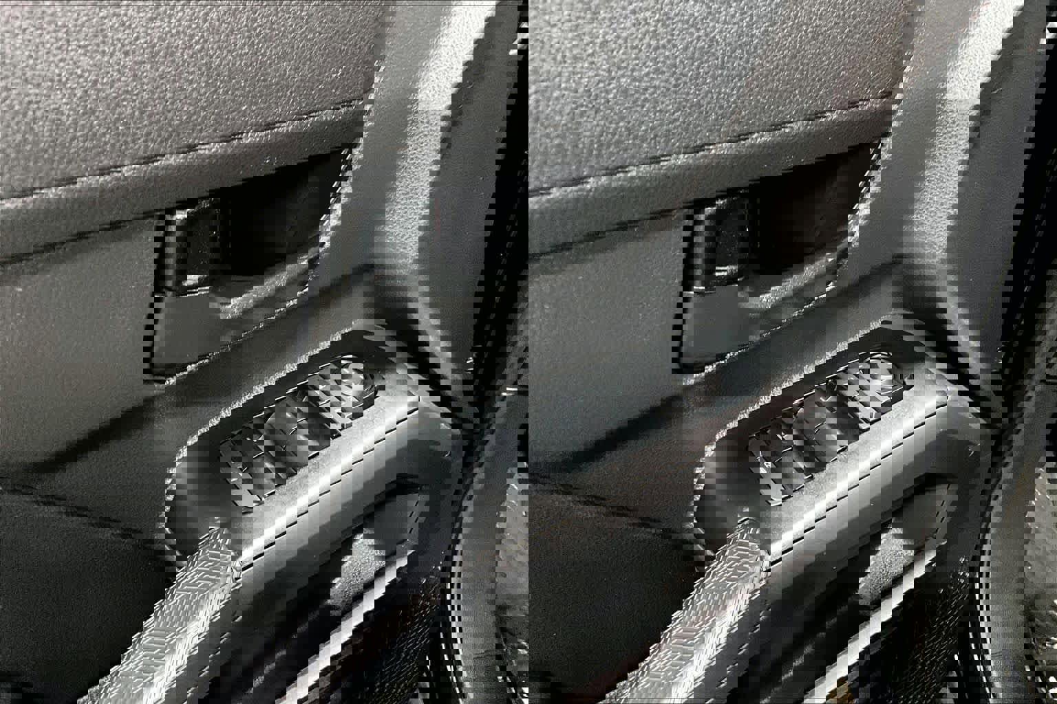 Certified 2025 Toyota Tacoma SR5 image 31