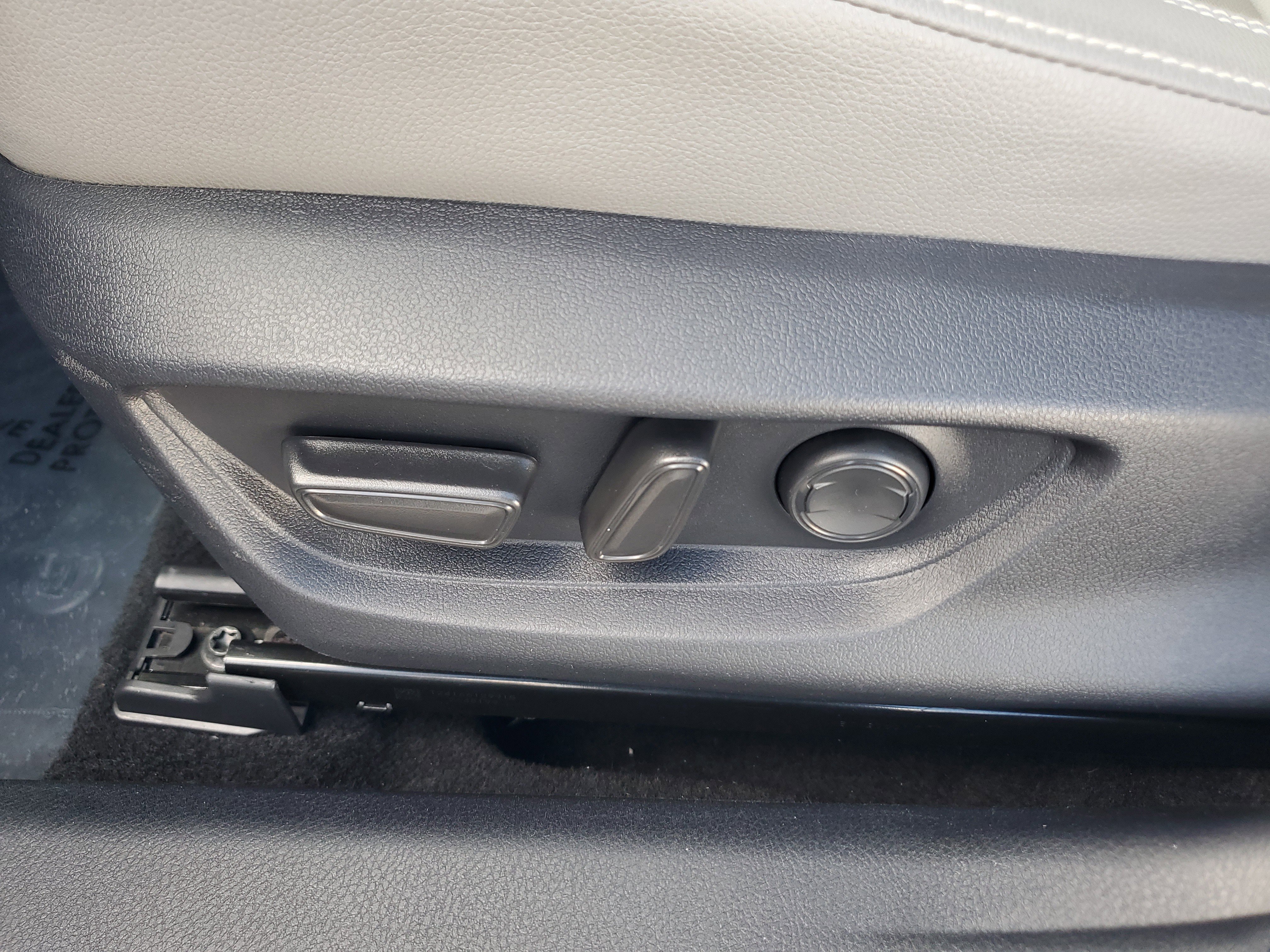 Used 2025 Toyota Camry SE image 22