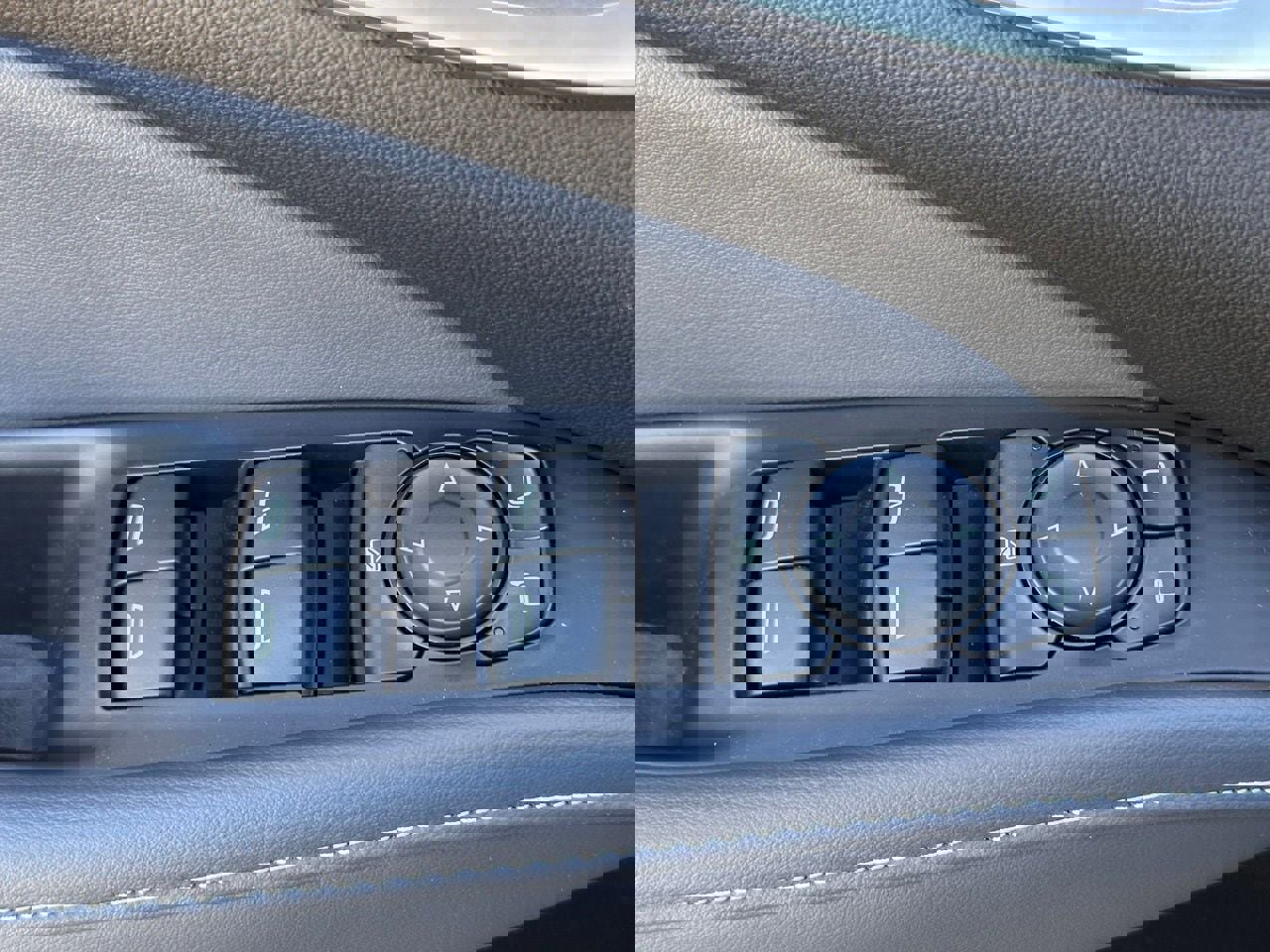 Used 2022 Buick Enclave Essence w/ Experience Buick Package image 29