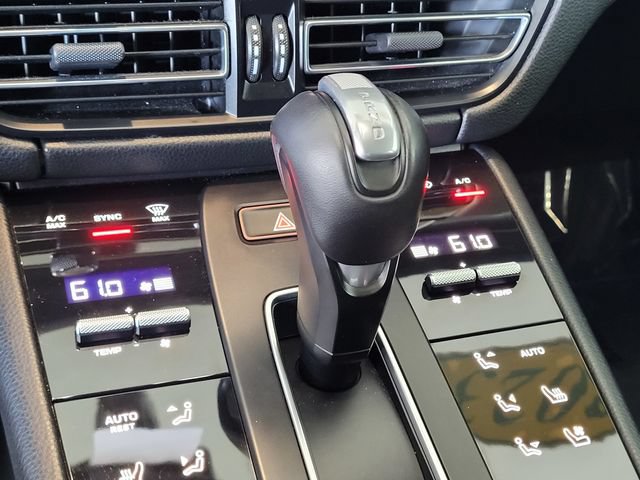 Used 2023 Porsche Macan Turbo AWD/4WD image 19