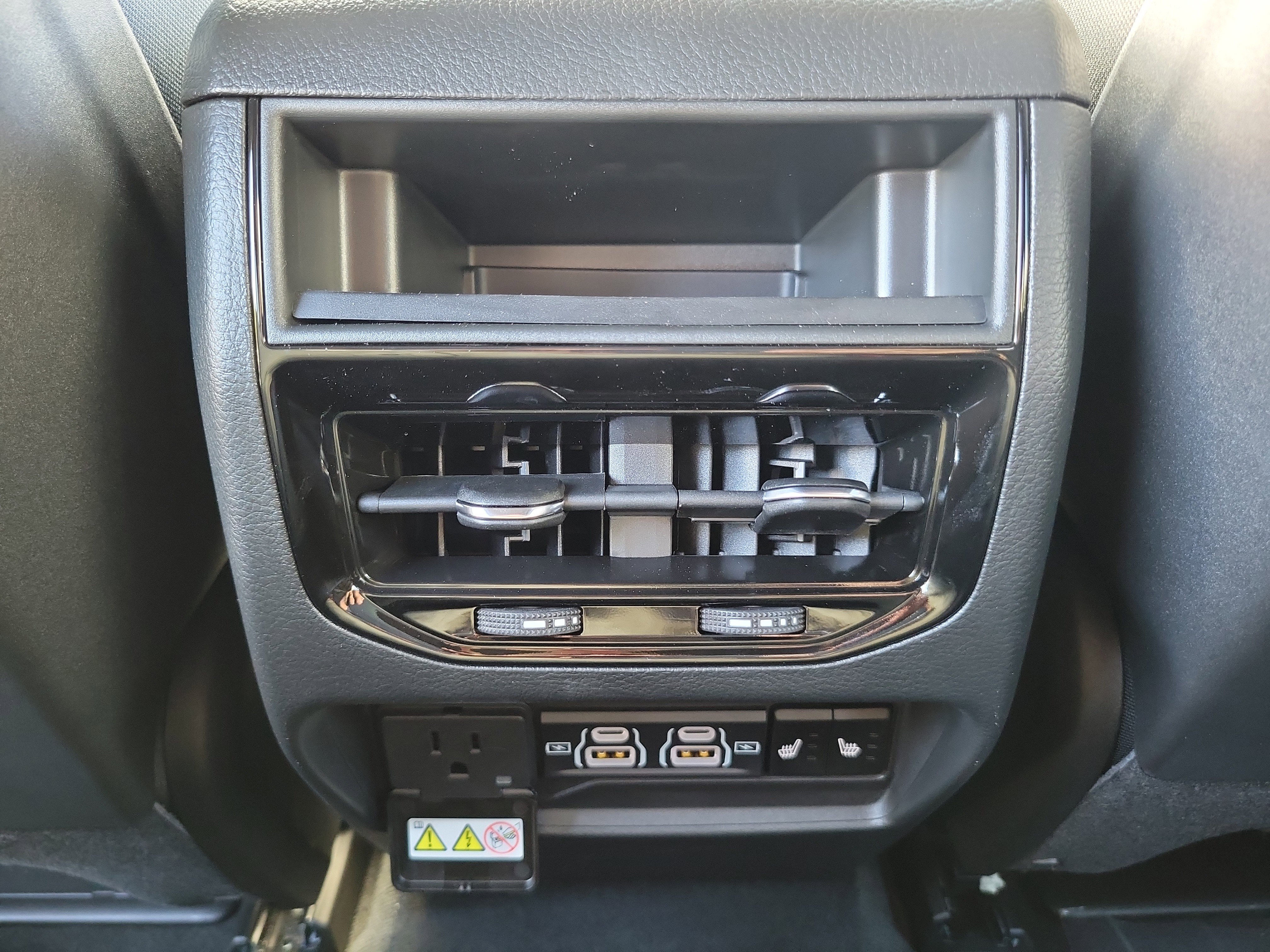 New 2025 Jeep Grand Cherokee Limited w/ Black Appearance Package image 10
