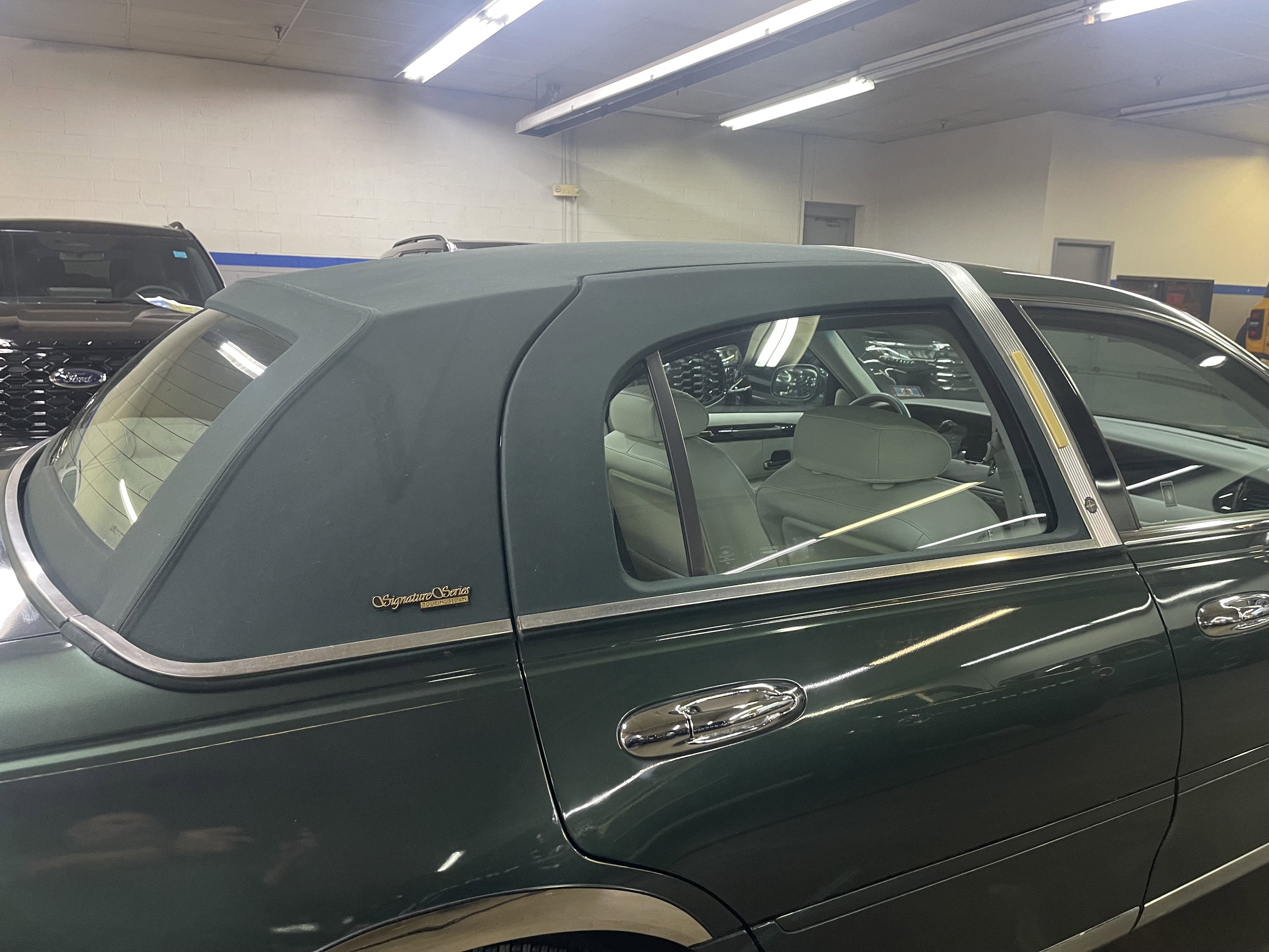 Used 1999 Lincoln Town Car Signature image 7