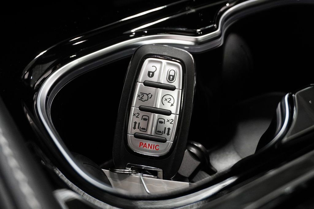 New 2026 Chrysler Pacifica Limited image 29