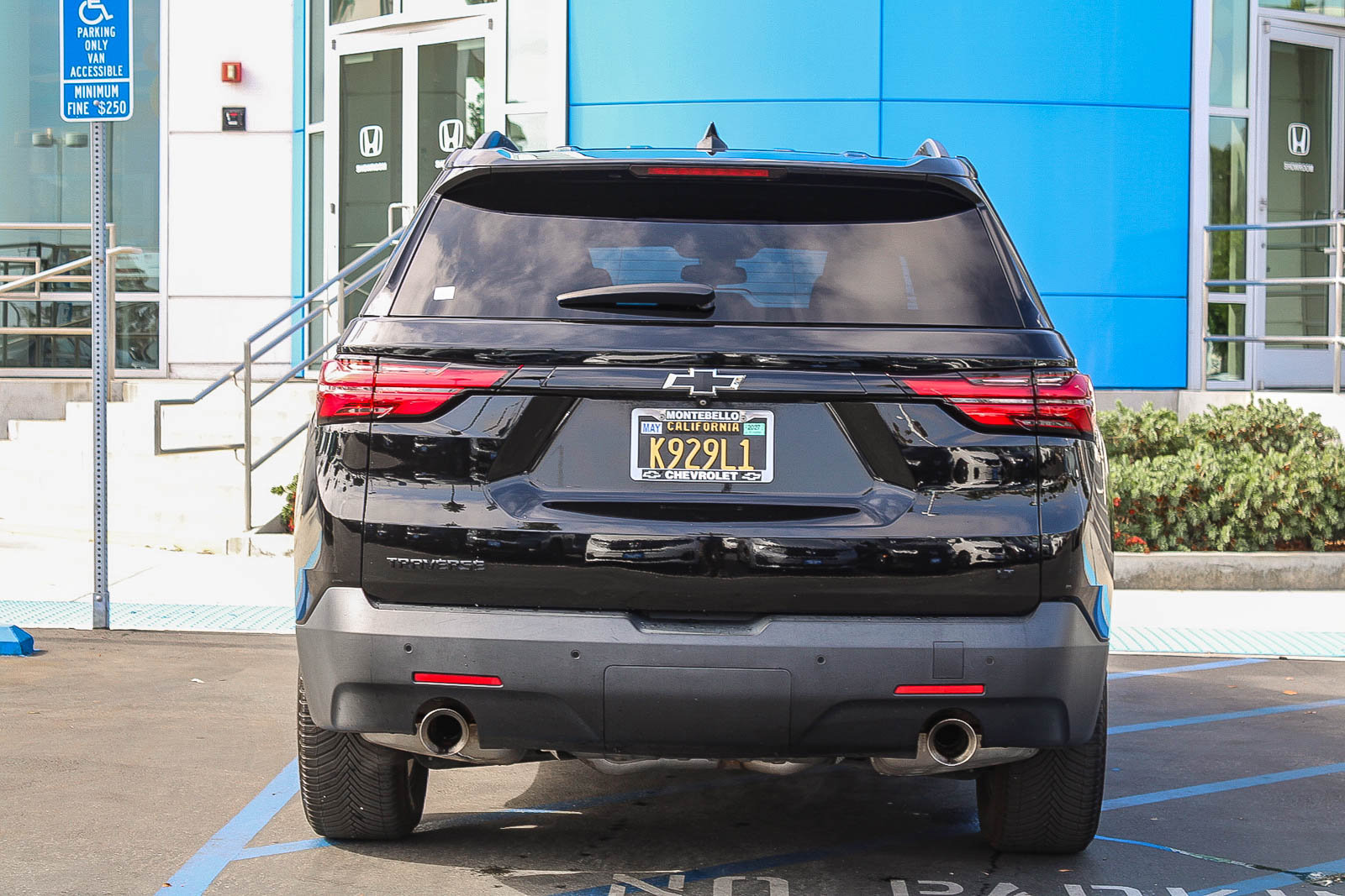 Used 2022 Chevrolet Traverse LT FWD image 8