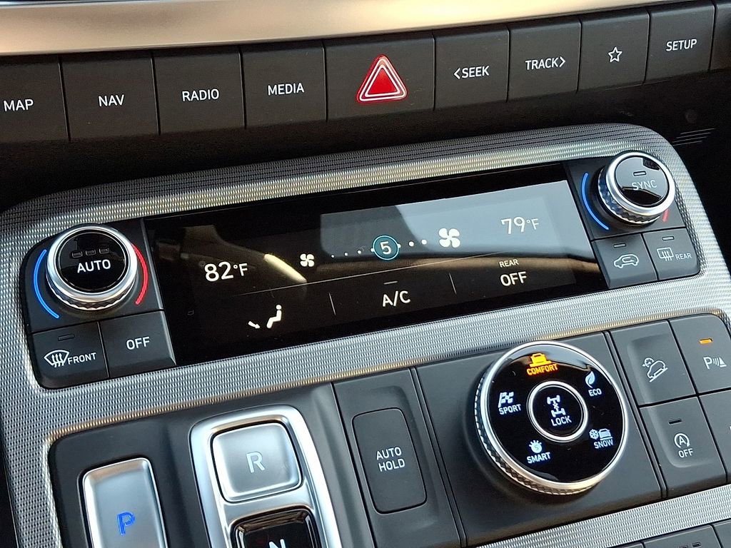 Used 2024 Hyundai Palisade Calligraphy image 17