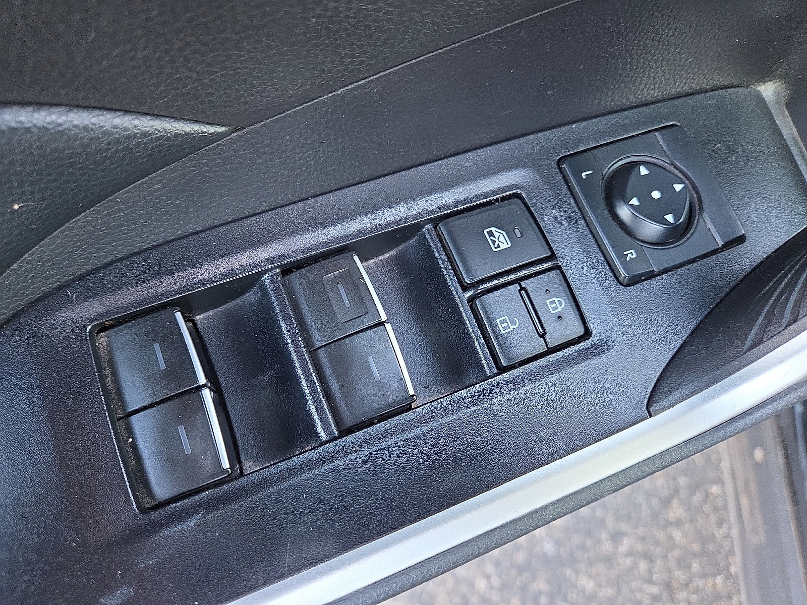 Used 2022 Toyota RAV4 XLE FWD image 10
