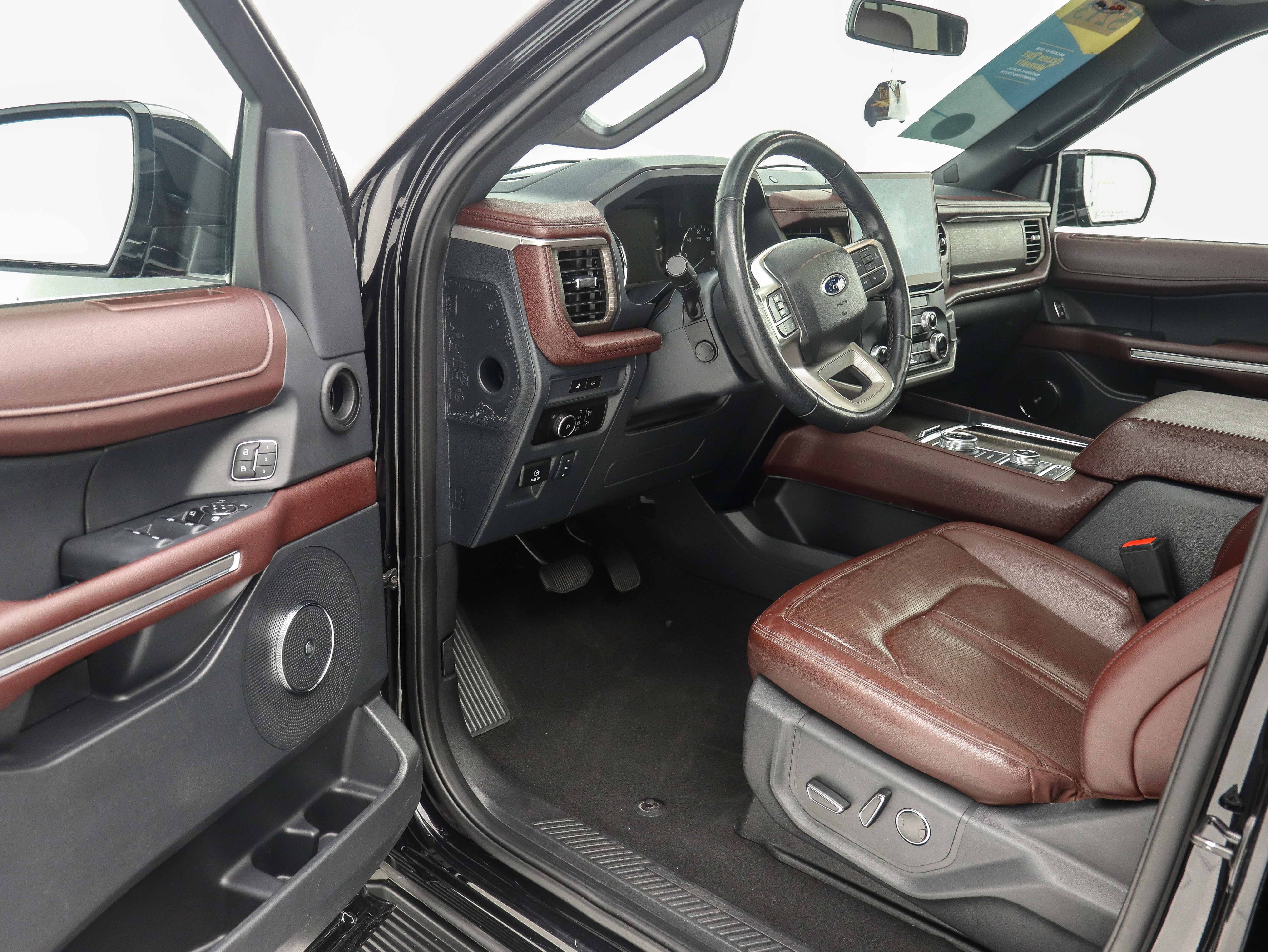 Used 2023 Ford Expedition Limited image 22