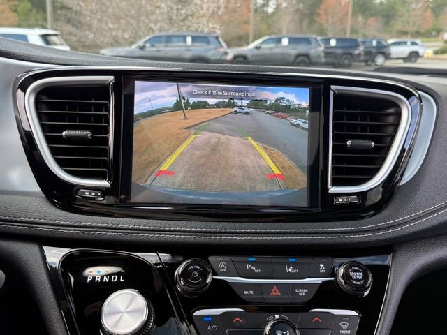 Used 2025 Chrysler Pacifica Limited image 21