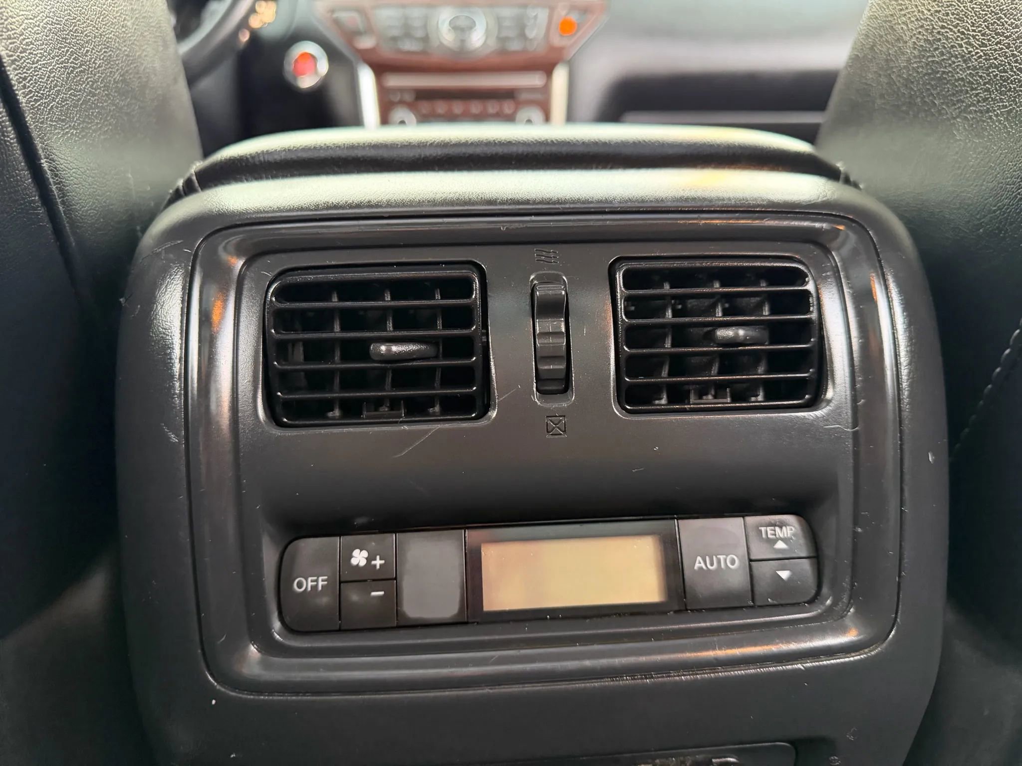 Used 2018 Nissan Pathfinder Platinum w/ Cargo Package image 31