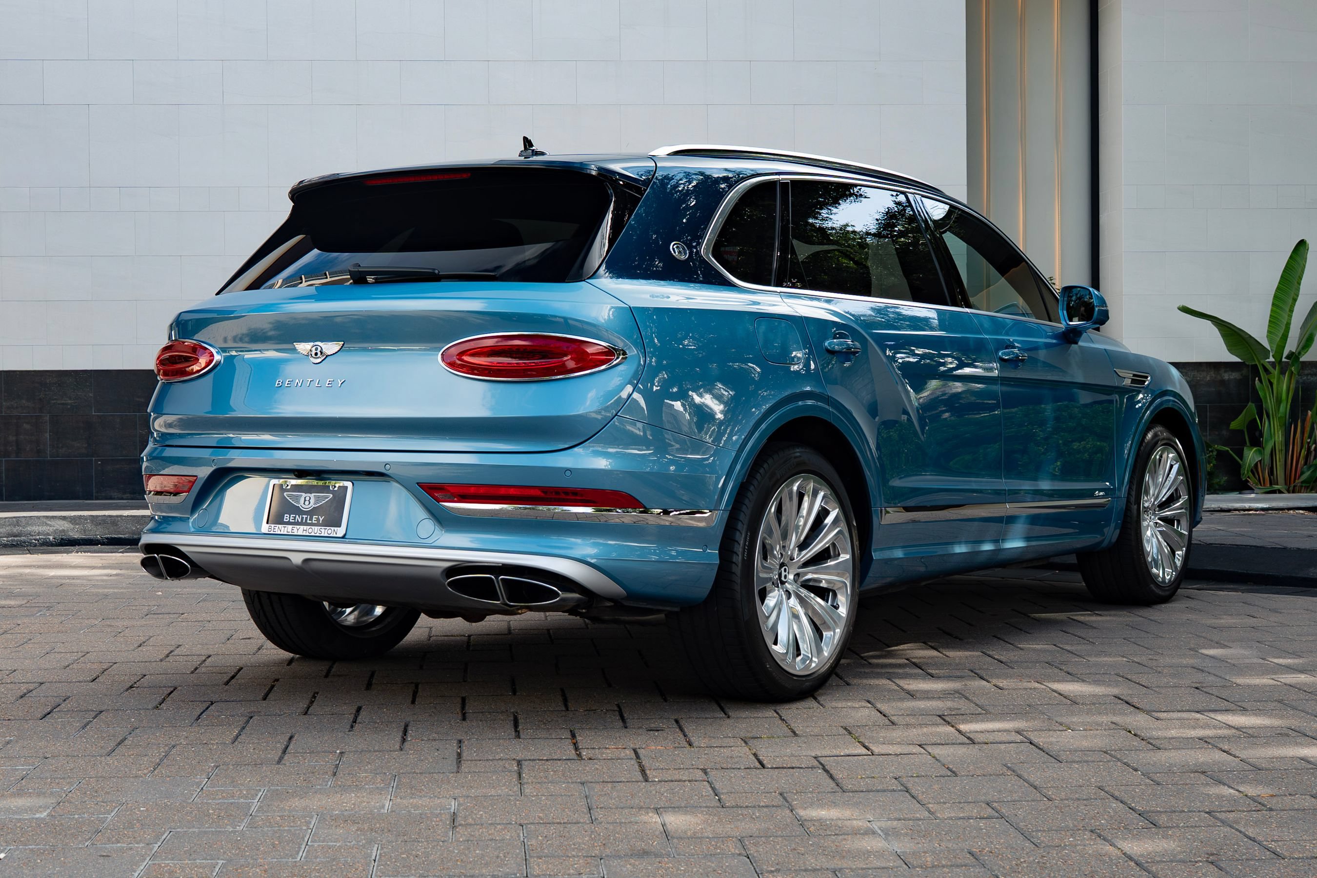 Certified 2025 Bentley Bentayga Extended Wheelbase AWD/4WD image 3