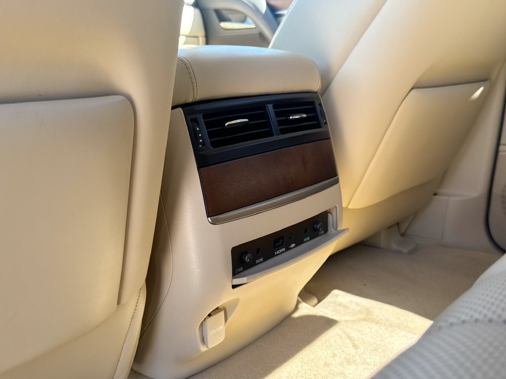Used 2019 Lexus LX 570 4WD w/ Luxury Package image 32