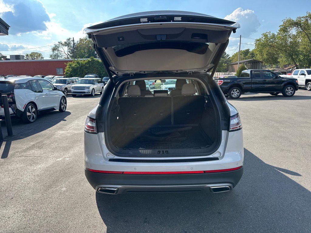 Used 2022 Lincoln Nautilus FWD w/ Premium Package image 10