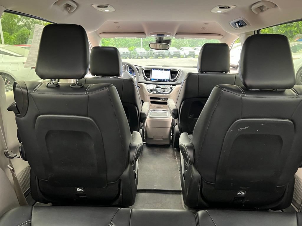 Used 2024 Chrysler Pacifica Limited FWD image 19