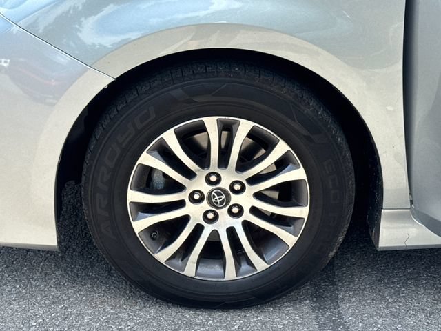 Used 2019 Toyota Sienna XLE FWD image 25