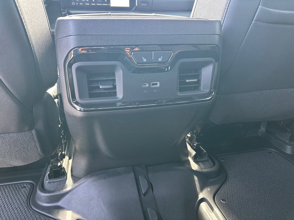 Used 2024 GMC Sierra 2500 AT4 w/ AT4 Premium Plus Package AWD/4WD image 23