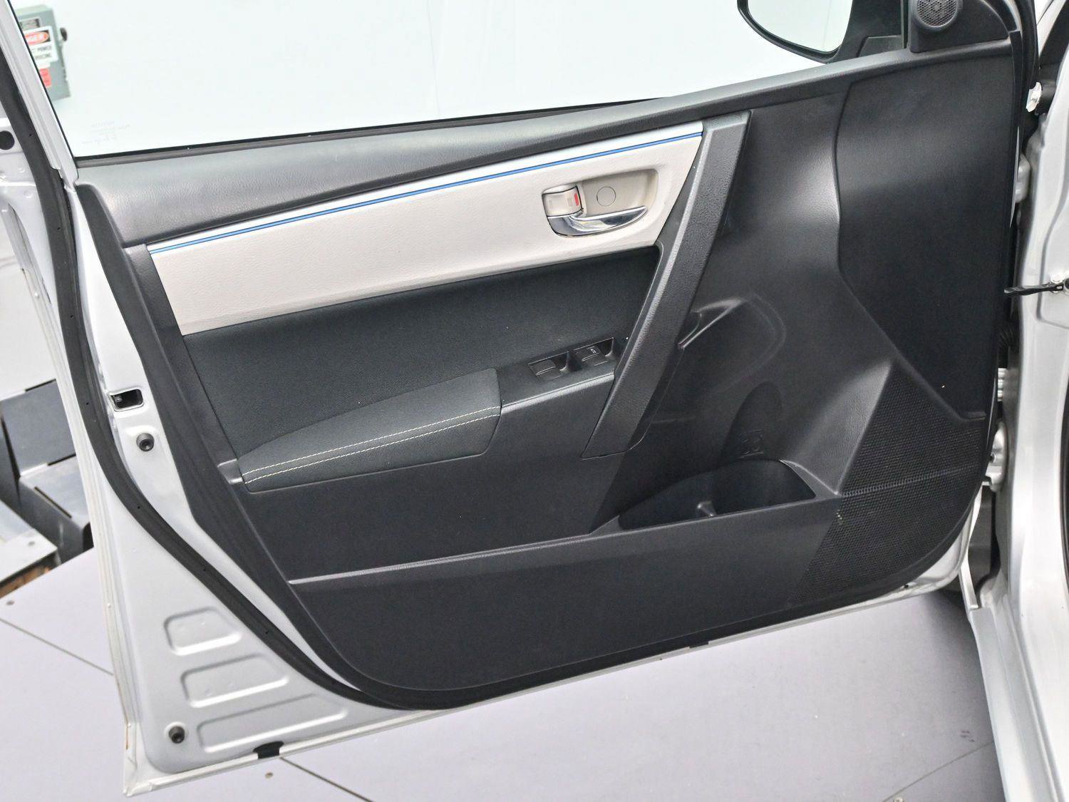 Used 2016 Toyota Corolla LE image 10