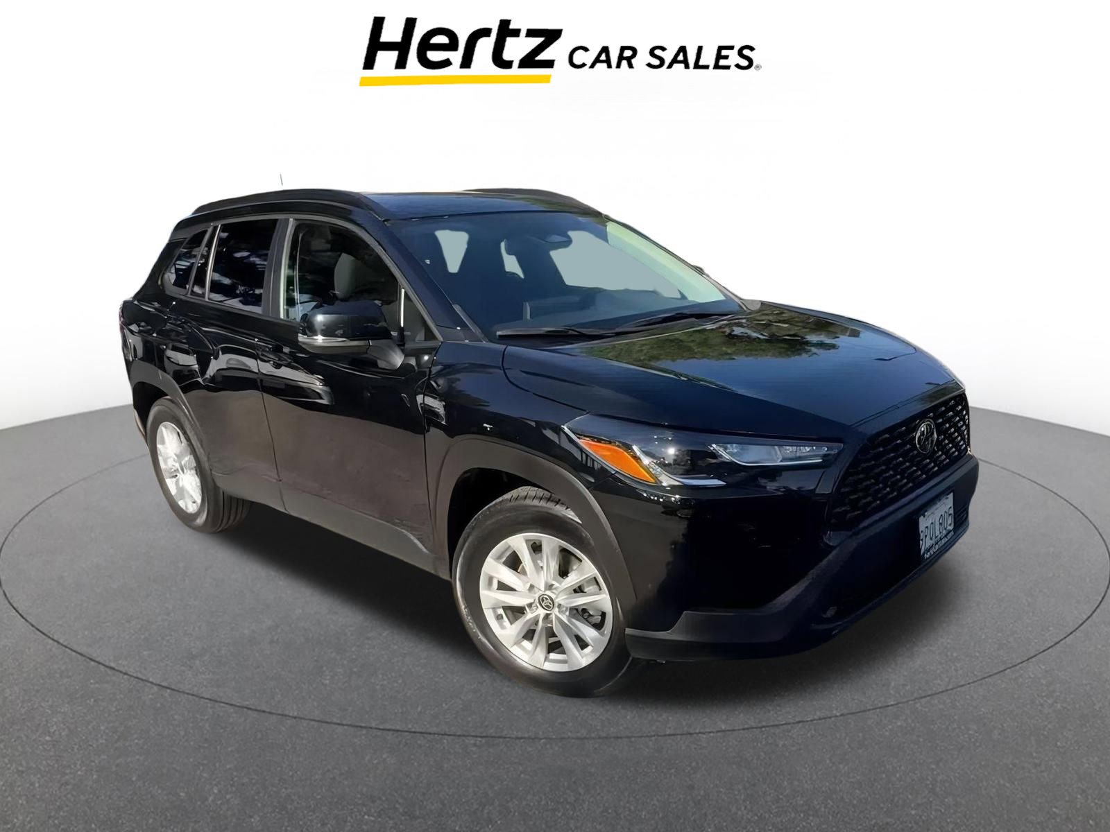 Used 2025 Toyota Corolla Cross LE image 1