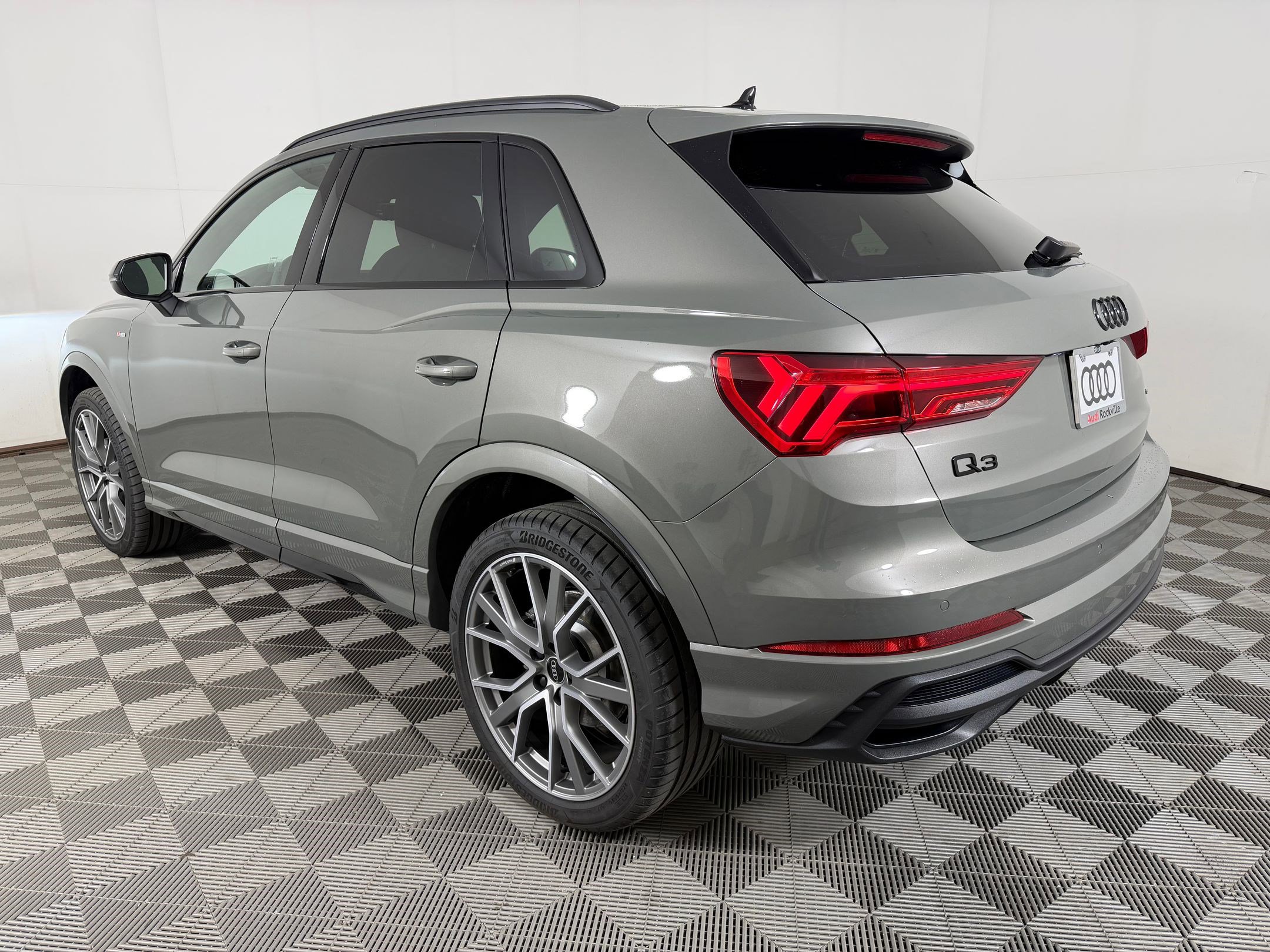 Certified 2025 Audi Q3 2.0T Premium Plus w/ Premium Plus Package AWD/4WD image 3