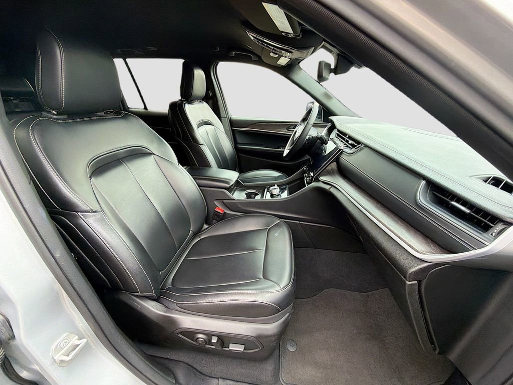 Used 2024 Jeep Grand Cherokee Limited image 16