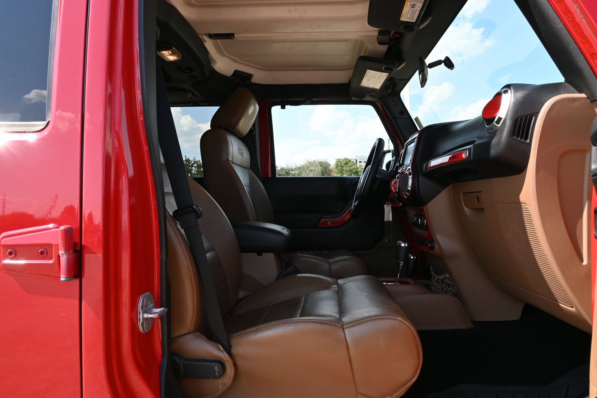 Used 2012 Jeep Wrangler Unlimited Sahara w/ Dual Top Group AWD/4WD image 22