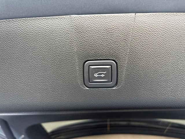 Used 2023 Chevrolet Traverse LT w/ Rear Camera Mirror Package AWD/4WD image 29