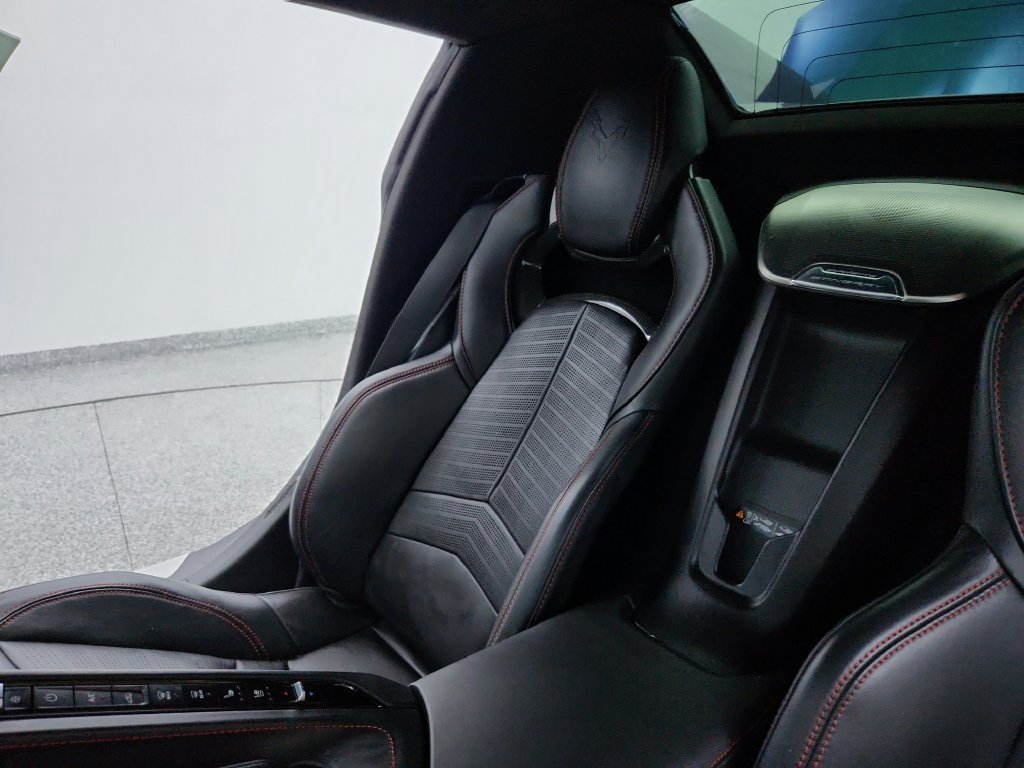 Used 2022 Chevrolet Corvette Stingray Premium Conv w/ Z51 Performance Package RWD image 12