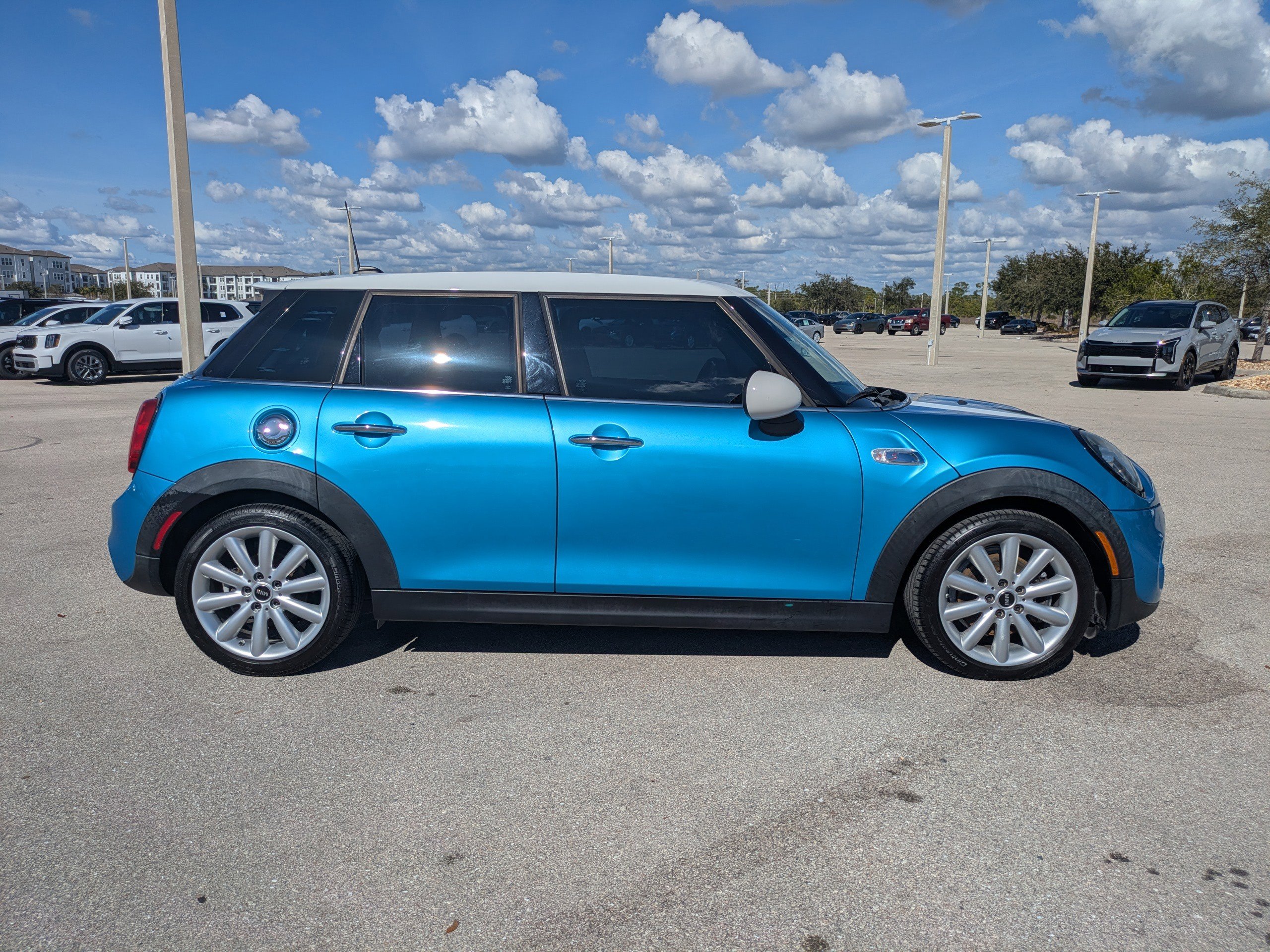 Used 2019 MINI Cooper S w/ Premium Package image 4