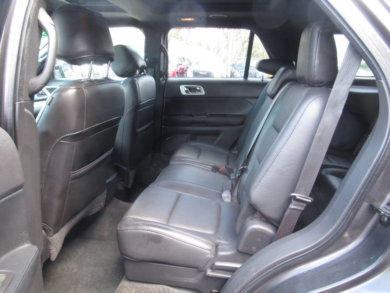 Used 2015 Ford Explorer XLT w/ Equipment Group 202A AWD/4WD image 14