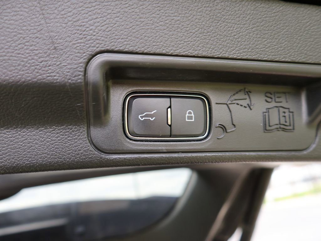 Used 2022 Ford Explorer Limited w/ Equipment Group 301A image 19