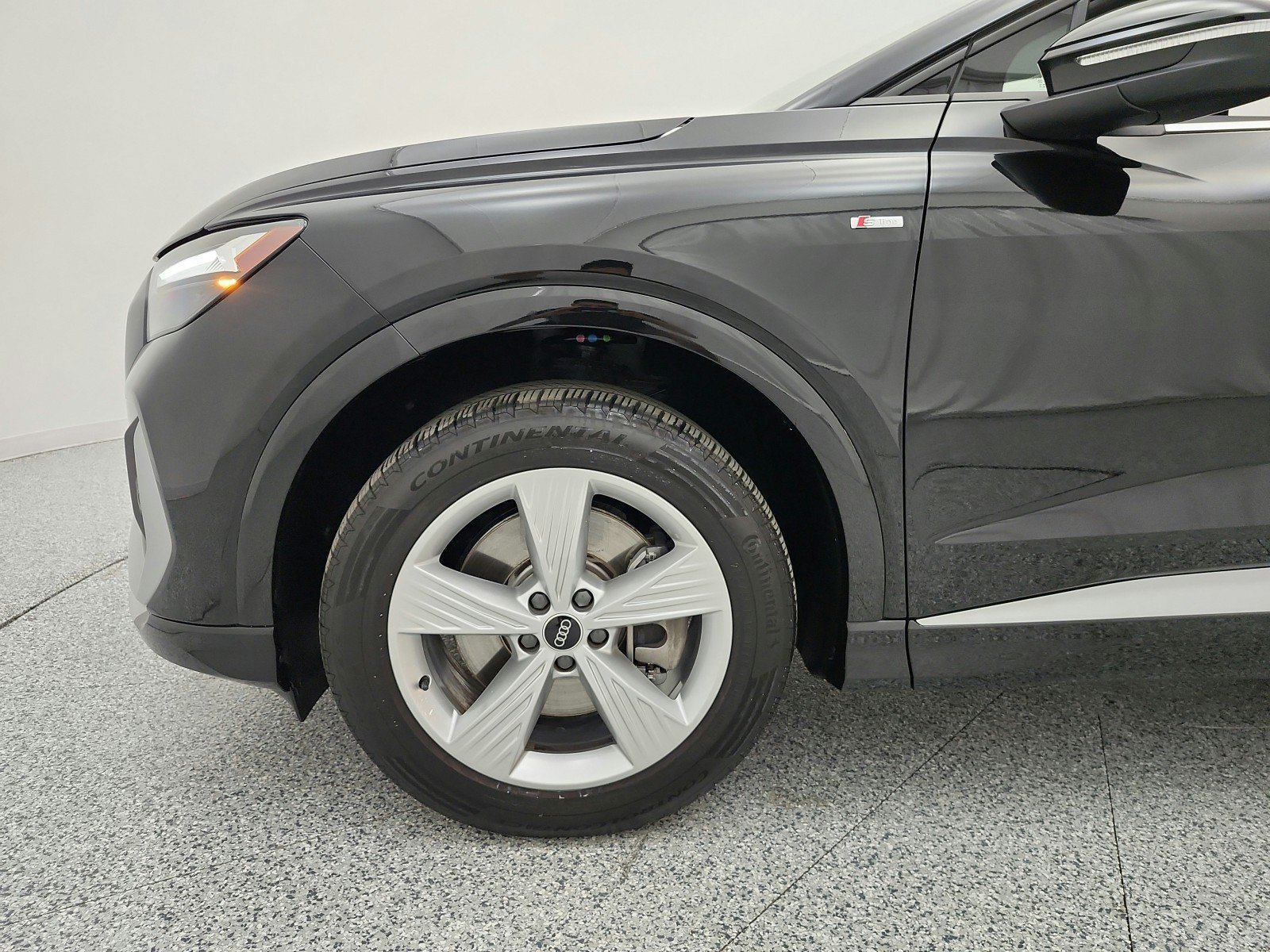 Used 2023 Audi Q4 e-tron Premium w/ Convenience Package AWD/4WD image 18