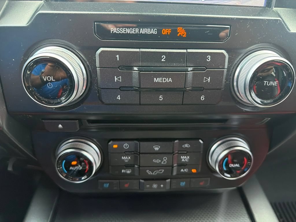Used 2016 Ford F150 Lariat w/ Equipment Group 502A Luxury AWD/4WD image 20