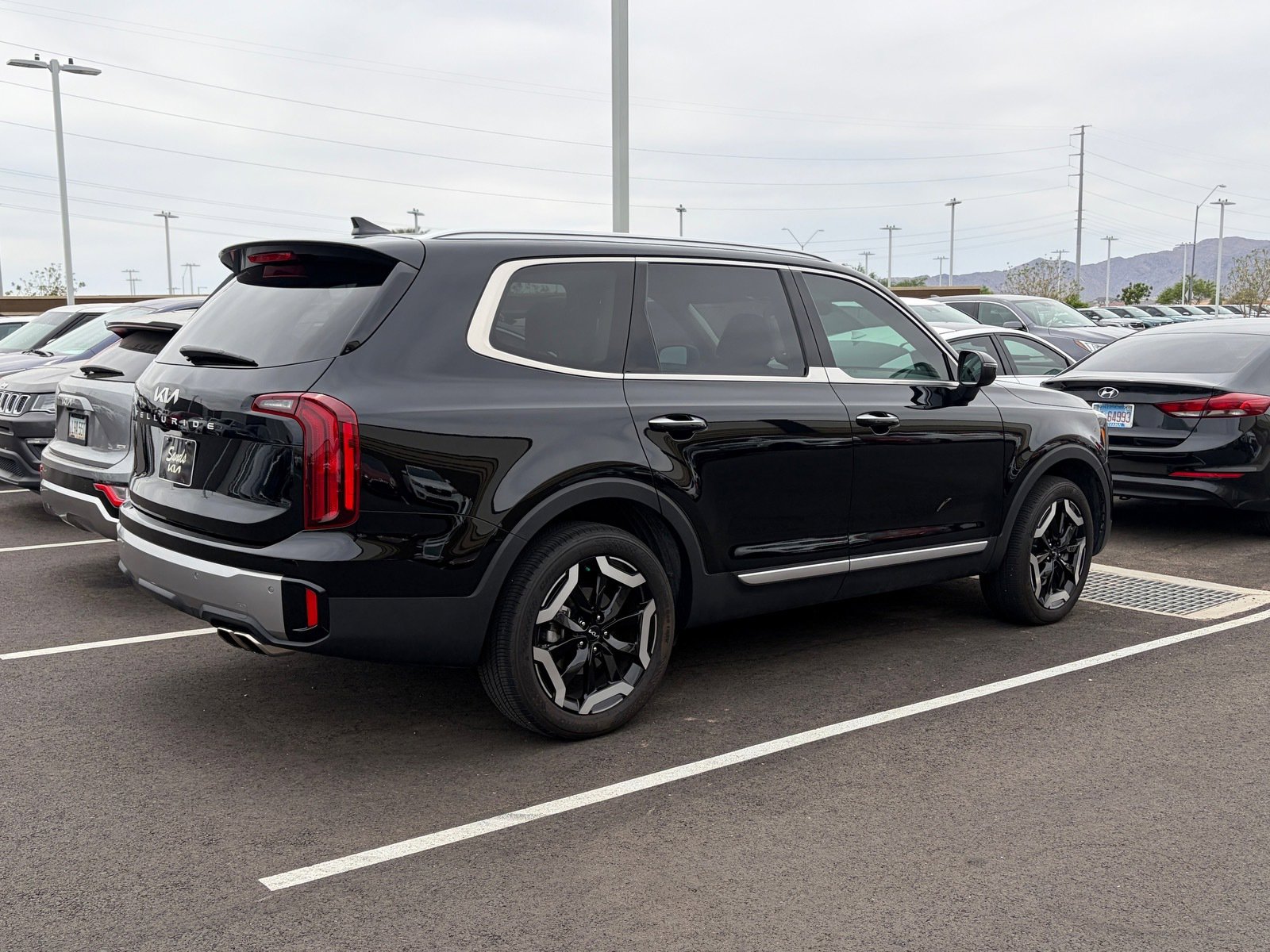 Used 2025 Kia Telluride S image 3