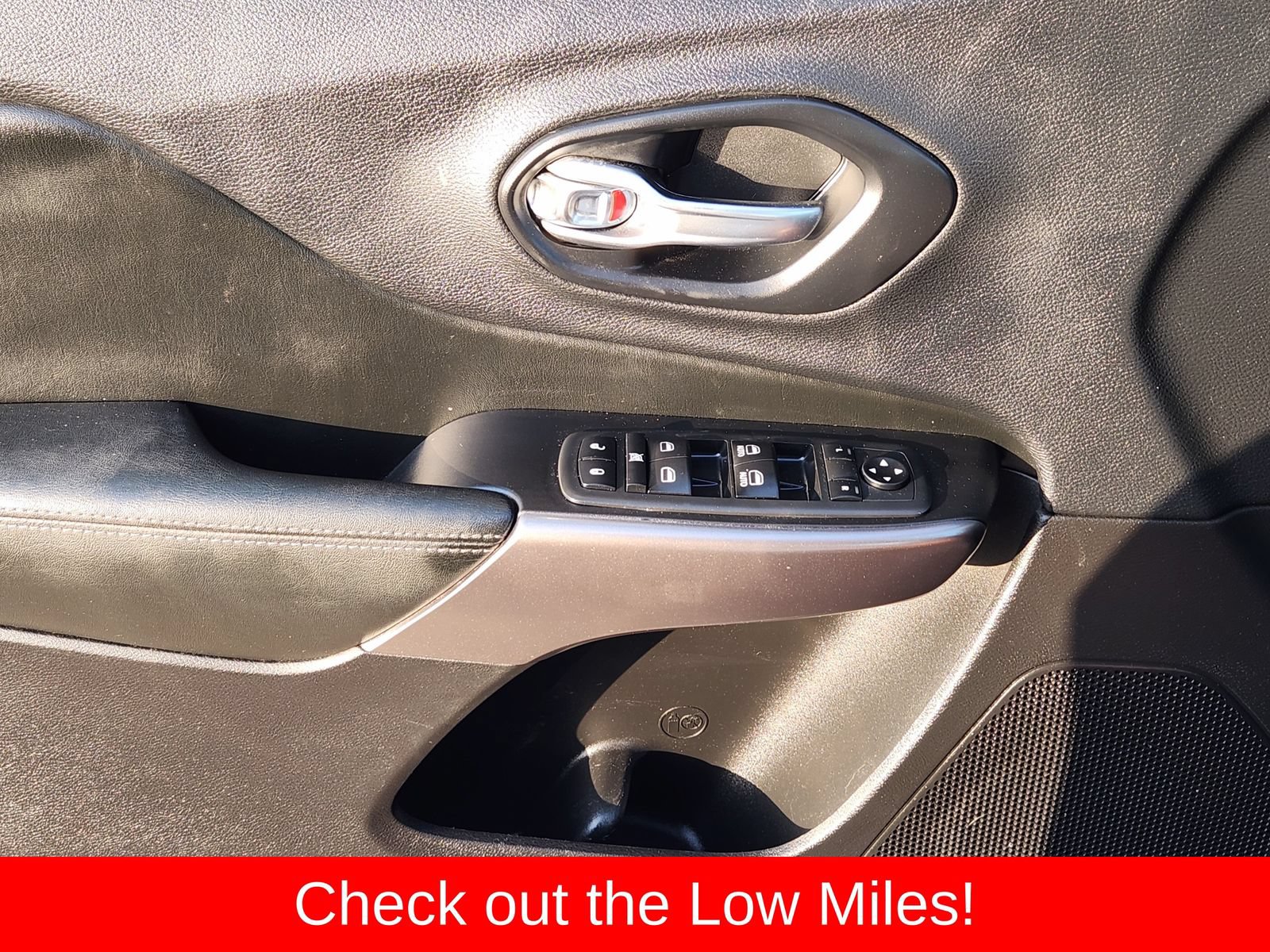 Used 2019 Jeep Cherokee Latitude w/ Popular Appearance Group FWD image 30