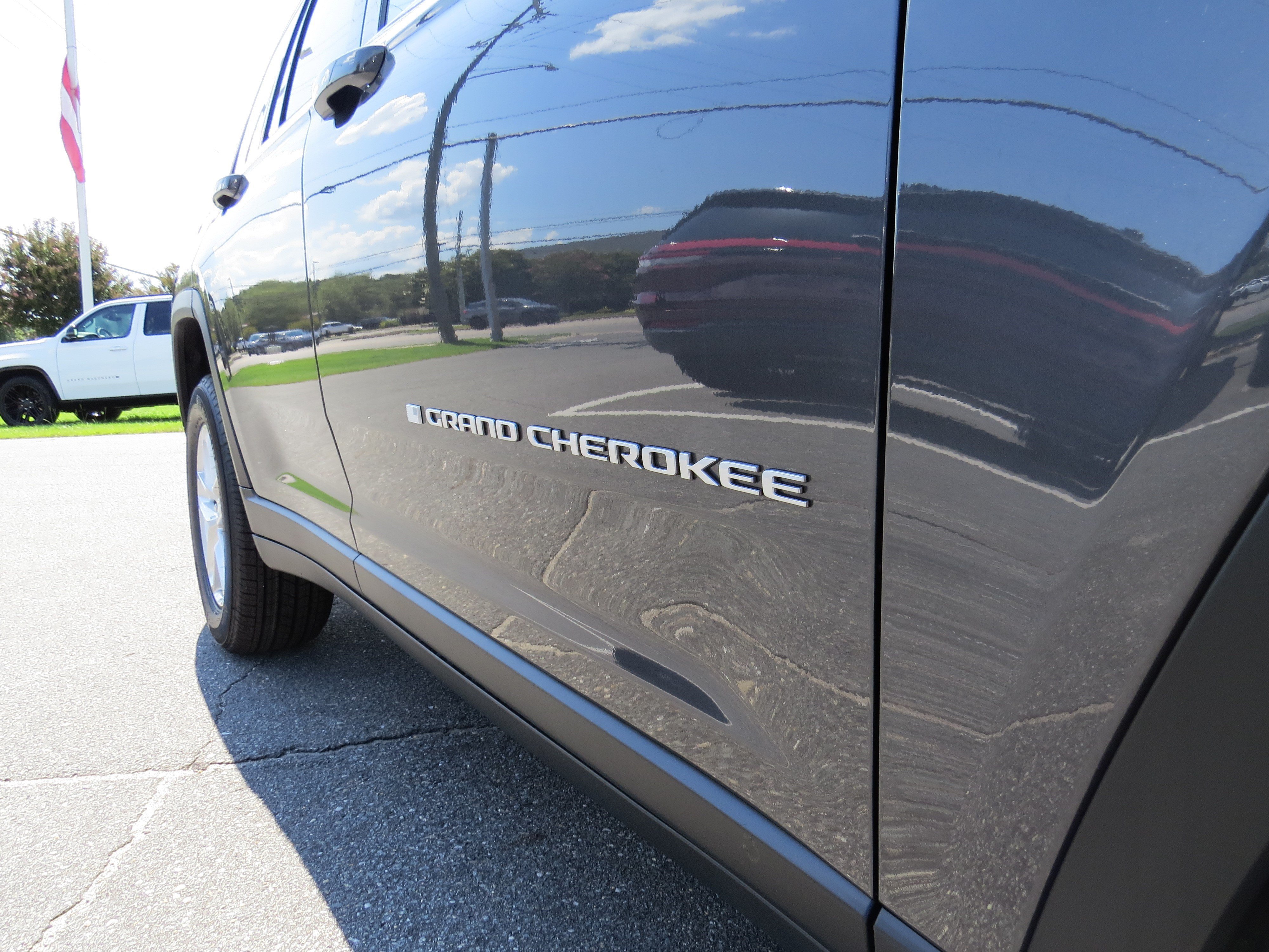 New 2026 Jeep Grand Cherokee Laredo RWD image 12