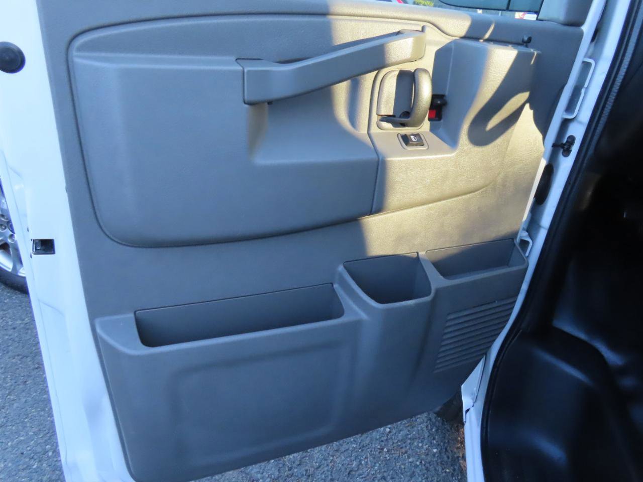 Used 2019 Chevrolet Express 3500 w/ Driver Convenience Package RWD image 13