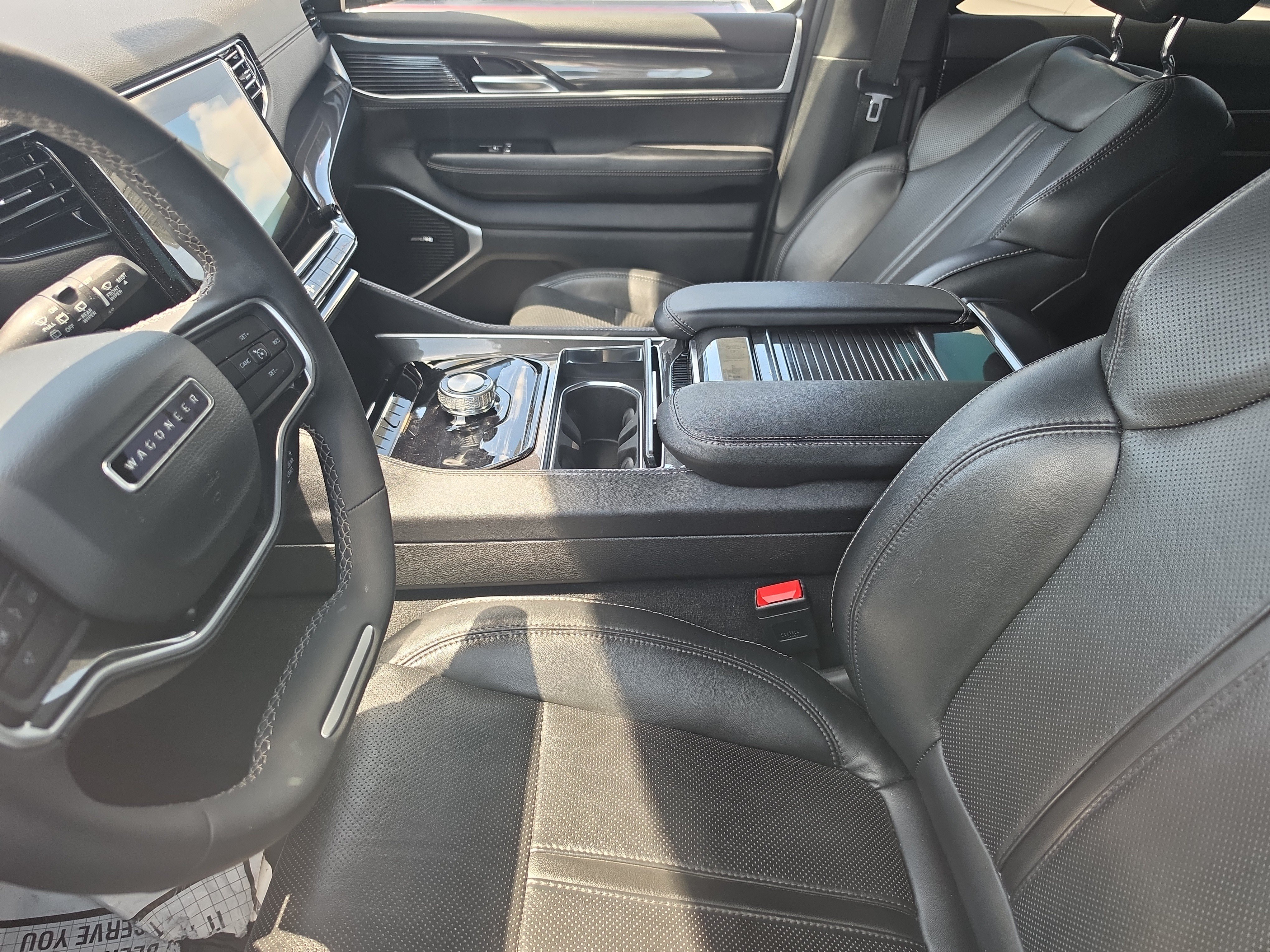 Used 2023 Jeep Wagoneer 2WD image 14