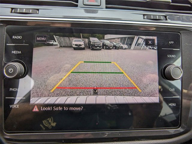 Used 2020 Volkswagen Tiguan SE w/ Panoramic Sunroof Package image 22