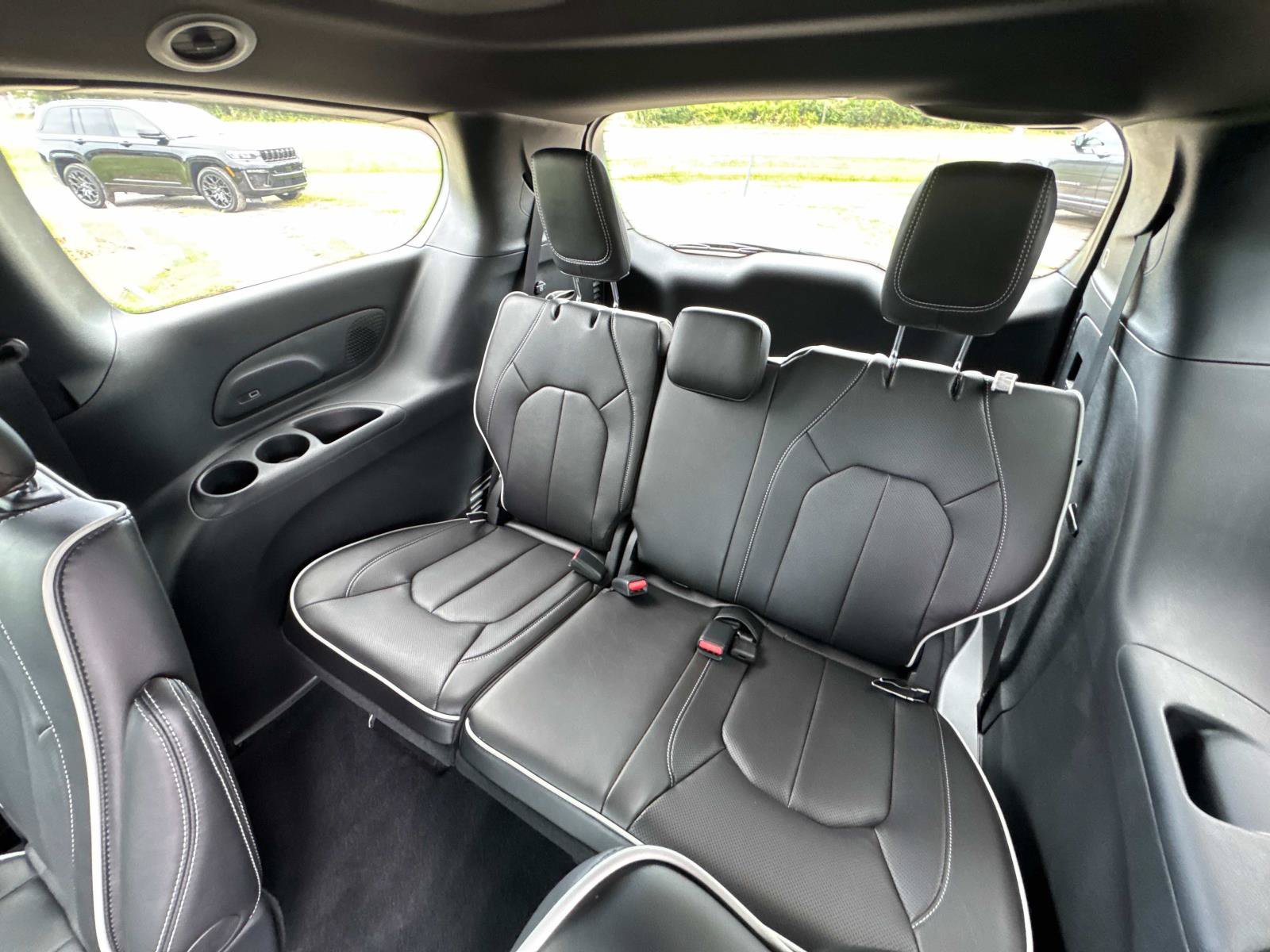 New 2027 Chrysler Pacifica Limited FWD image 13