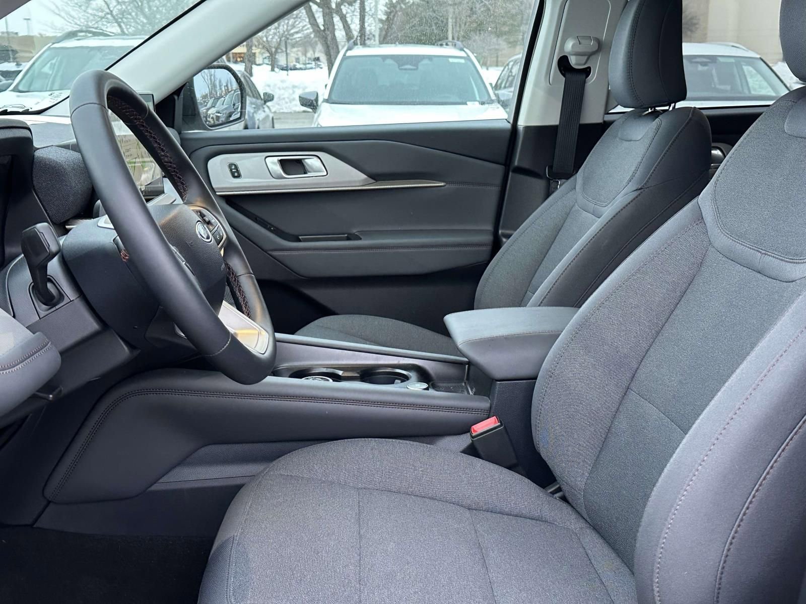 Used 2025 Ford Explorer Active image 8