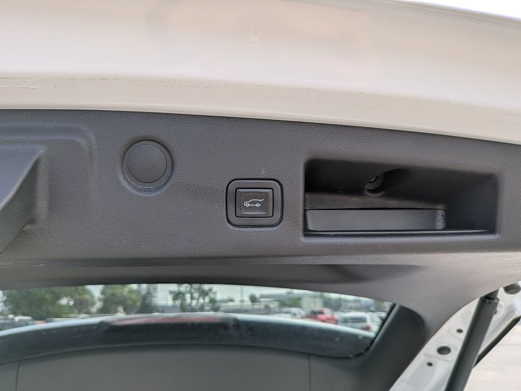 Used 2024 Chevrolet Equinox LT FWD image 14