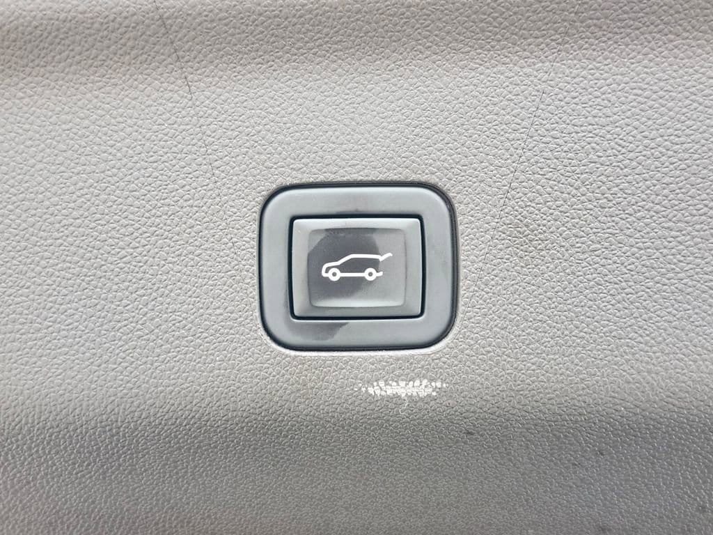 Used 2023 GMC Yukon Denali w/ LPO, Floor Liner Package AWD/4WD image 33